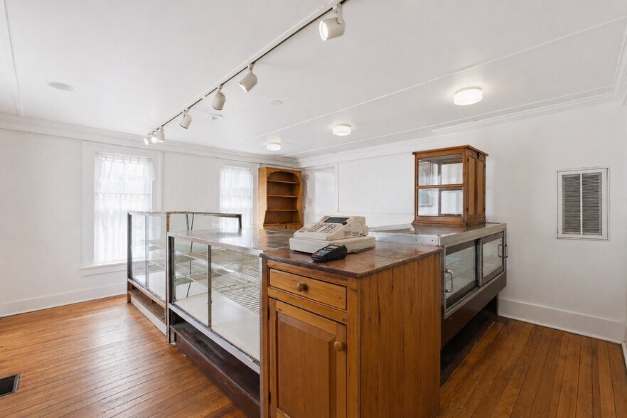 More Photos Of 1612 Main Rd, Riverhead Freestanding For Sale