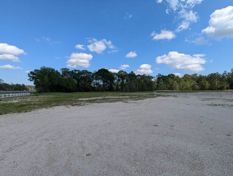 More Photos Of 16595 IH-10, Vidor Truck Terminal For Sale