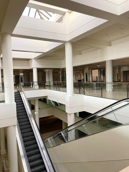 More Photos Of 5060 Montclair Plaza Ln, Montclair Unknown For Lease