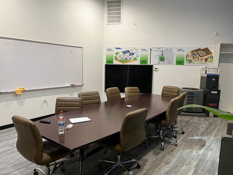 More Photos Of 9121 Woodman Ave, Arleta Storefront Retail Office For Sale