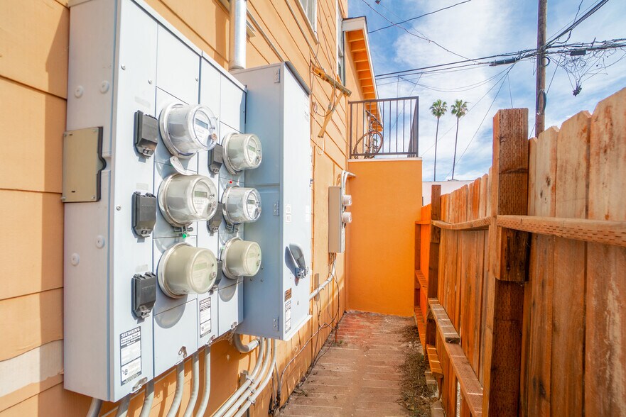 More Photos Of 426-430 E 17th St, Long Beach Apartments For Sale