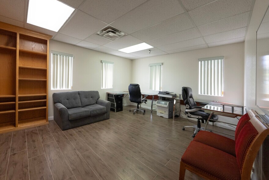 More Photos Of 5430 W Sahara Ave, Las Vegas Office For Lease