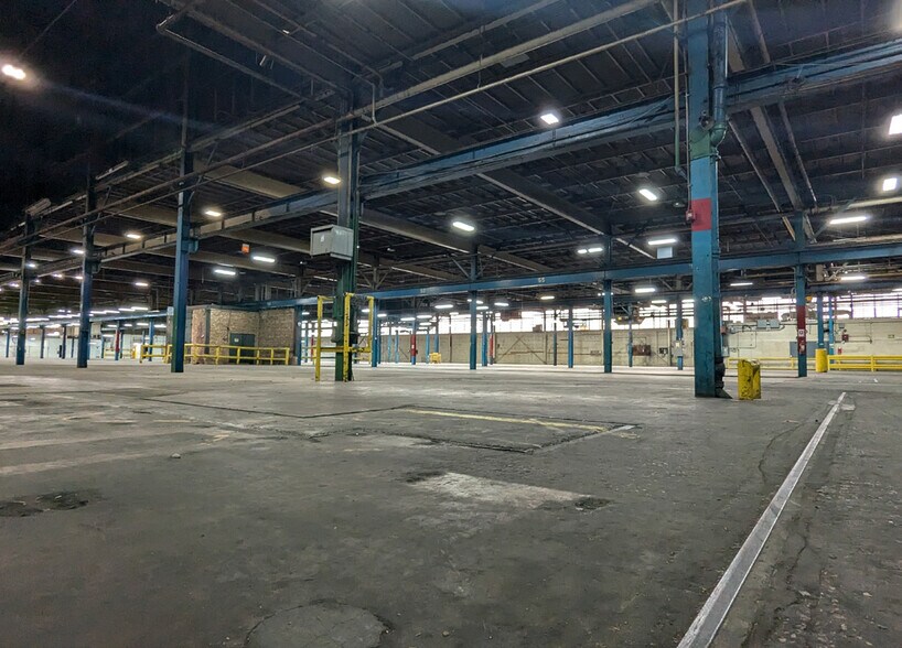 More Photos Of 4850 S Kilbourn Ave, Chicago Manufacturing For Sale