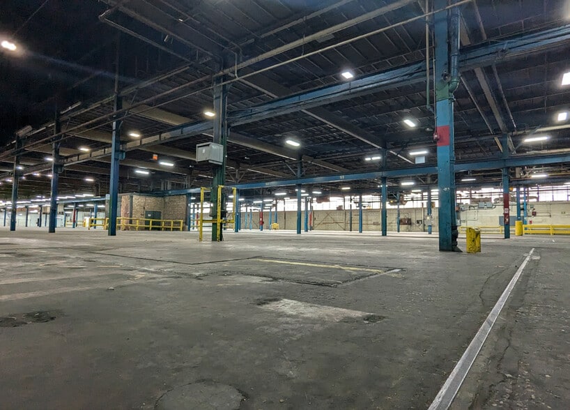 More Photos Of 4850 S Kilbourn Ave, Chicago Manufacturing For Lease