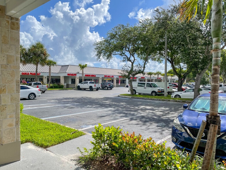 More Photos Of 2501-2565 N Dixie Hwy, Lake Worth Unknown For Lease