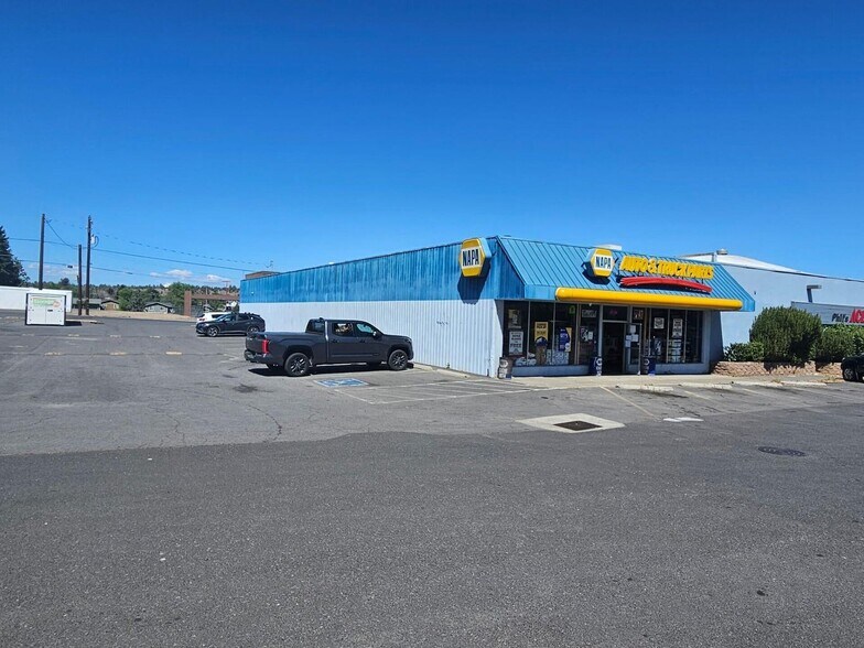 More Photos Of 646 SW Palmain Pl, Madras Storefront For Sale