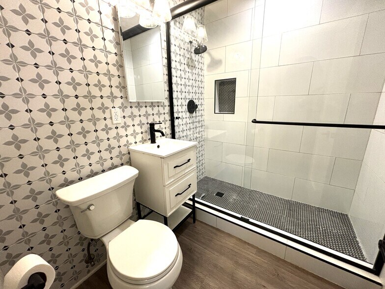More Photos Of 183 N Waverly St, Orange Apartments For Sale