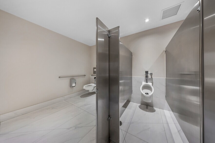 More Photos Of 2980 NE 207th St, Aventura Office Residential For Lease
