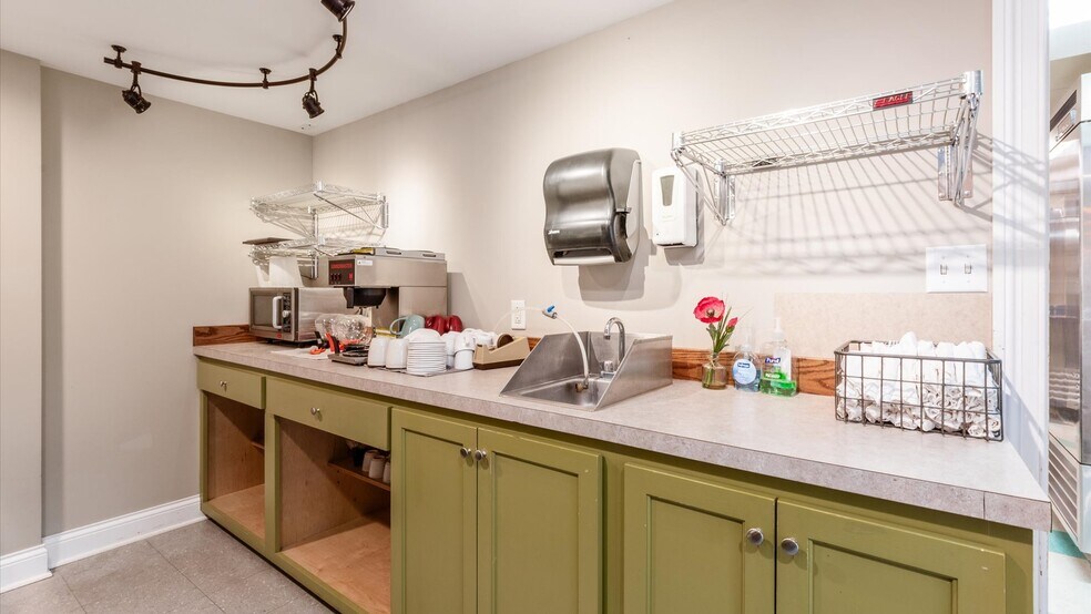 More Photos Of 120 W Main St, Somerset Flex For Sale