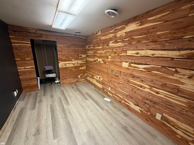 More Photos Of 208 N Main St, Kingfisher Storefront For Sale