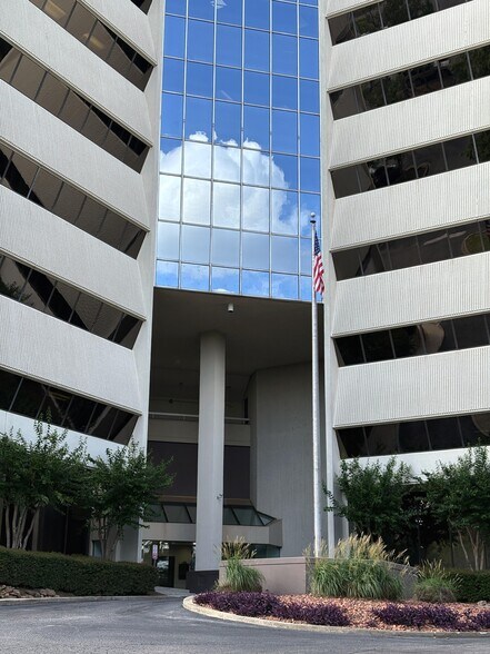More Photos Of 600 Beacon Pkwy W, Birmingham Medical For Lease