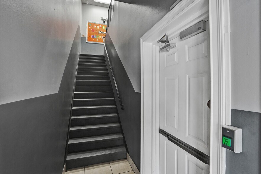 More Photos Of 1511 S US Highway 301, Tampa Office For Sale