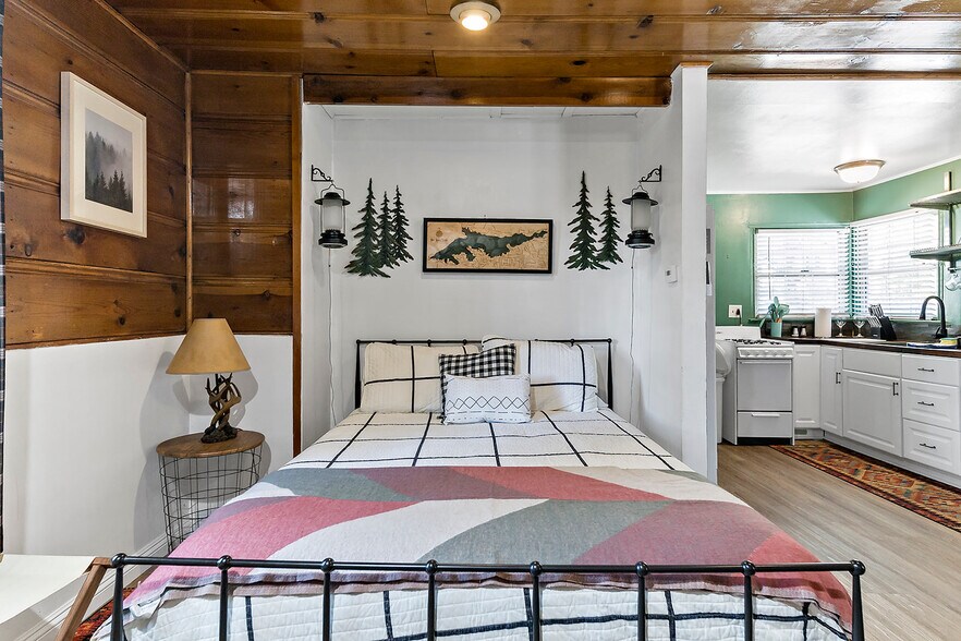 More Photos Of 586 Main St, Big Bear Lake Hotel For Sale