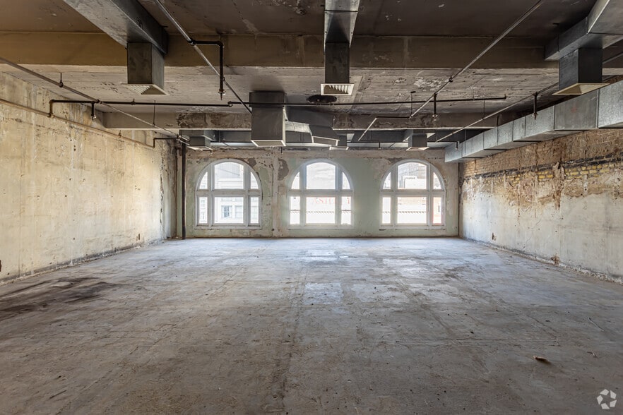 More Photos Of 714 Canal St, New Orleans Storefront Retail Office For Lease