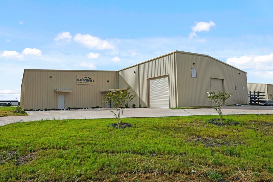 More Photos Of 5998 Imperial Loop, College Station Flex For Sale