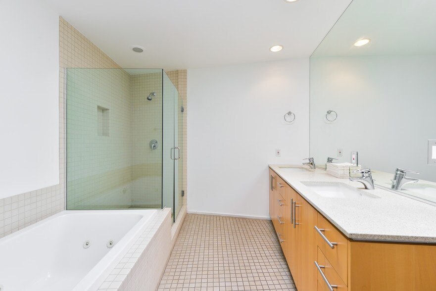 More Photos Of 2100 Abbot Kinney Blvd, Venice Office For Lease