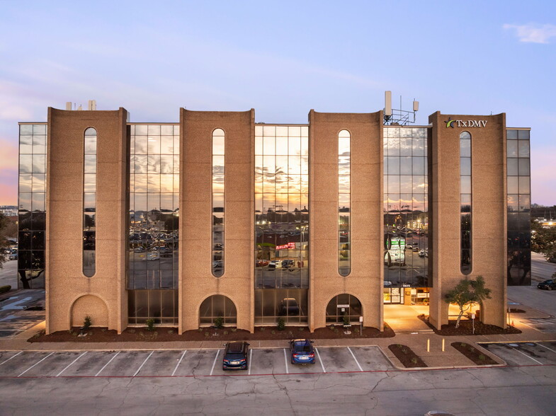 More Photos Of 1925 E Belt Line Rd, Carrollton Office For Lease