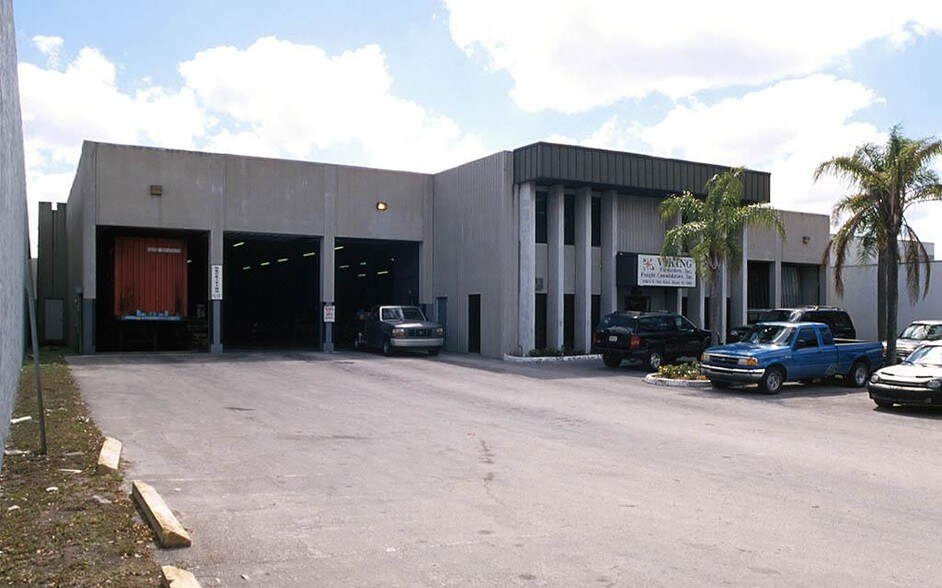More Photos Of 8300 NW 70th St, Miami Warehouse For Lease