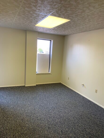 More Photos Of 817 Kilbourne St, Bellevue Medical For Lease