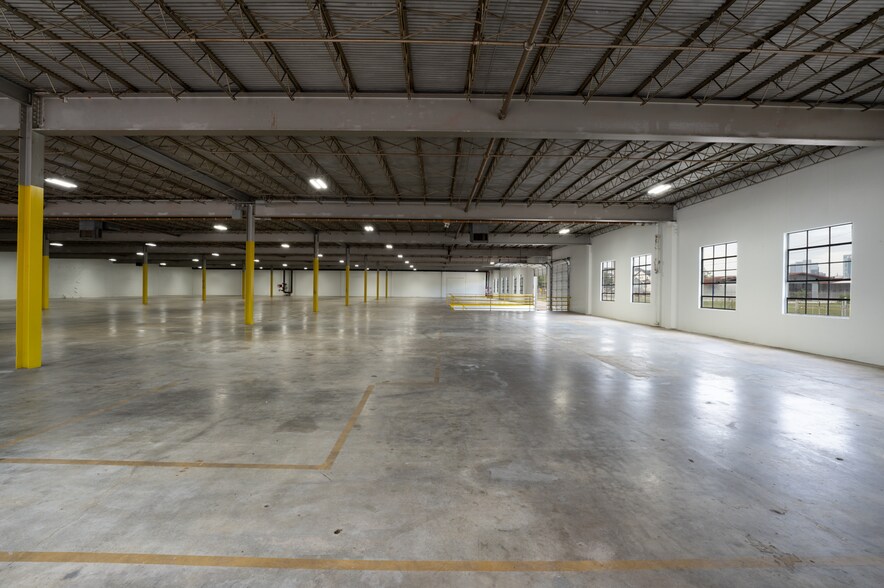 More Photos Of 2802 Canal St, Houston Warehouse For Lease