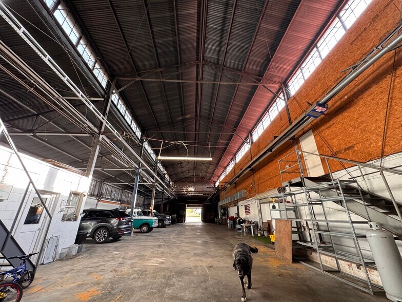 More Photos Of 4001 Bruhin Rd, Knoxville Warehouse For Sale