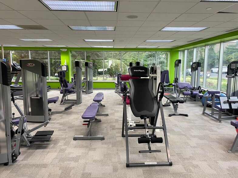 More Photos Of 11501 Northlake Dr, Cincinnati Office For Sale