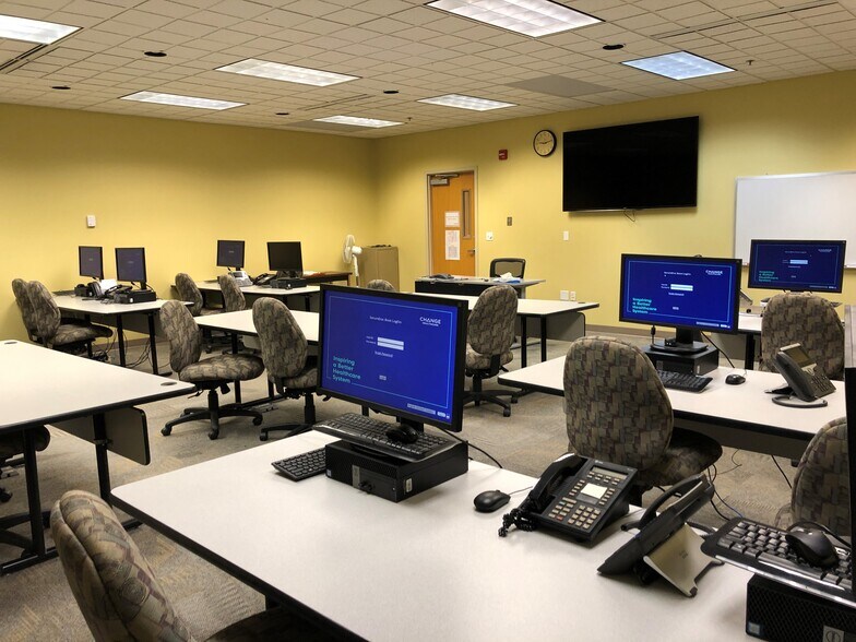 More Photos Of 19 Mollison Way, Lewiston Medical For Lease