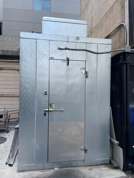 More Photos Of 518 W 7th St, Los Angeles Storefront Retail Residential For Lease