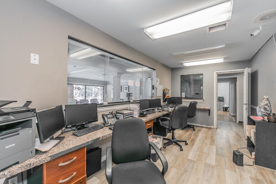 More Photos Of 2823 Kendale Dr, Dallas Medical For Sale