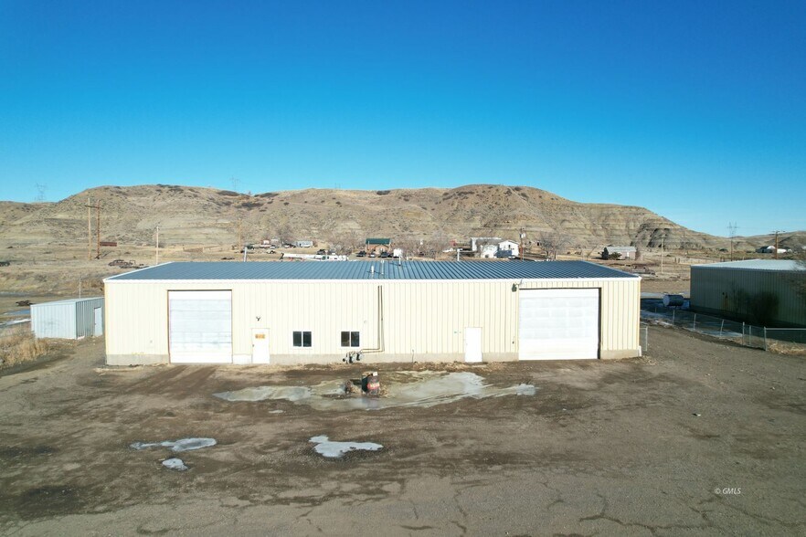 Primary Photo Of 182 MT-200S, Glendive Warehouse For Sale