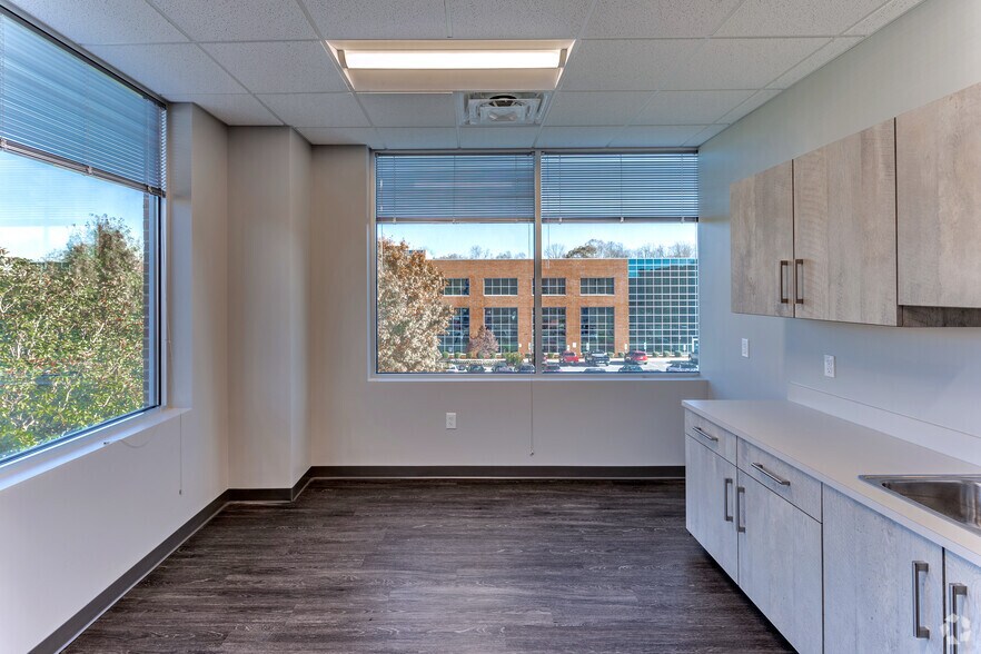 More Photos Of 146 Medical Park Rd, Mooresville Medical For Lease