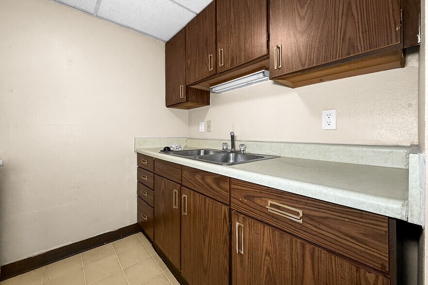 More Photos Of 704 E Mapleleaf Dr, Mount Pleasant Apartments For Sale