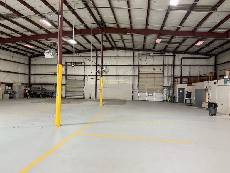 More Photos Of 2011 Factory Ln, Petersburg Distribution For Lease