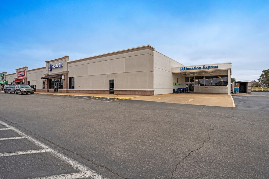 More Photos Of 1608 N Locust Ave, Lawrenceburg Restaurant For Lease