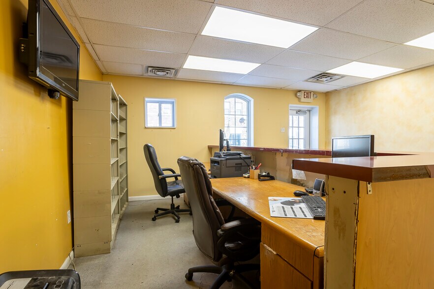 More Photos Of 4 E Glenolden Ave, Glenolden Office For Sale