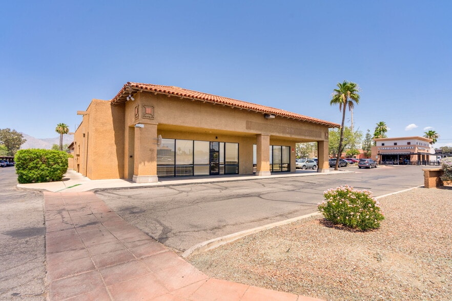 More Photos Of 1101 N Wilmot Rd, Tucson Unknown For Lease