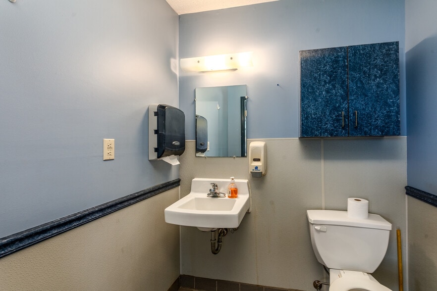 More Photos Of 602 S Court St, Marion Office For Sale