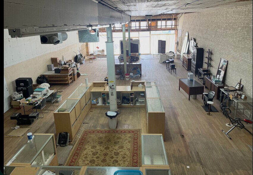More Photos Of 419 Saint George St, Gonzales Storefront For Sale