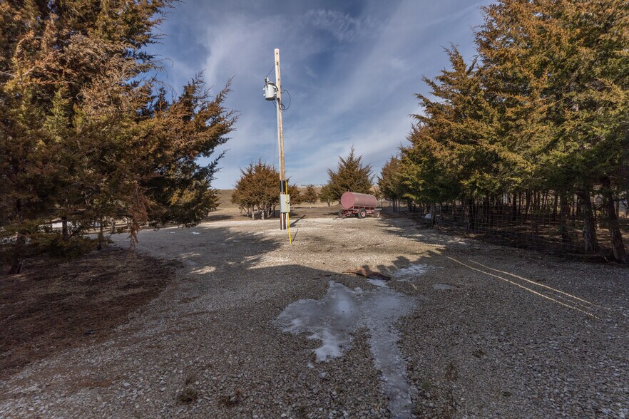 More Photos Of 43937 Highway 36, Monroe City General Retail For Sale