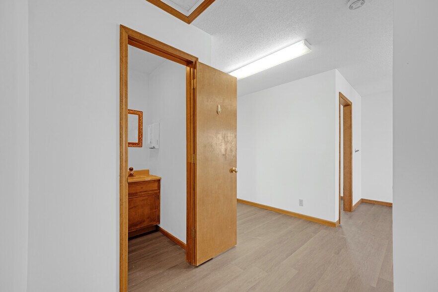 More Photos Of 804 Winchester Dr, Sedalia Medical For Sale