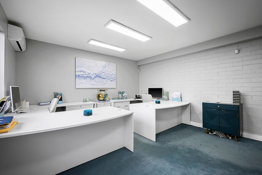 More Photos Of 2304-2306 Burbank blvd, Burbank Office Residential For Sale
