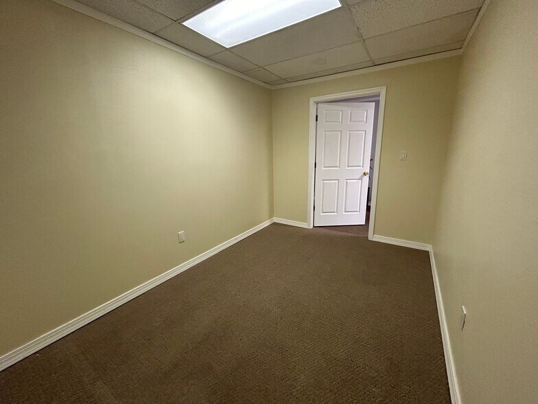 More Photos Of 4707 W Gandy Blvd, Tampa Storefront Retail Office For Lease