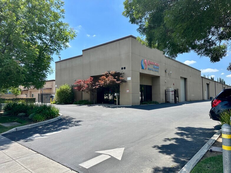 More Photos Of 96 S West Ave, Fresno Warehouse For Lease