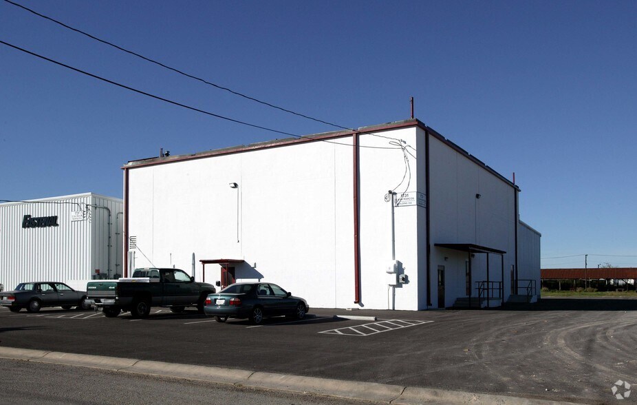 More Photos Of 1731 S San Marcos, San Antonio Unknown For Lease