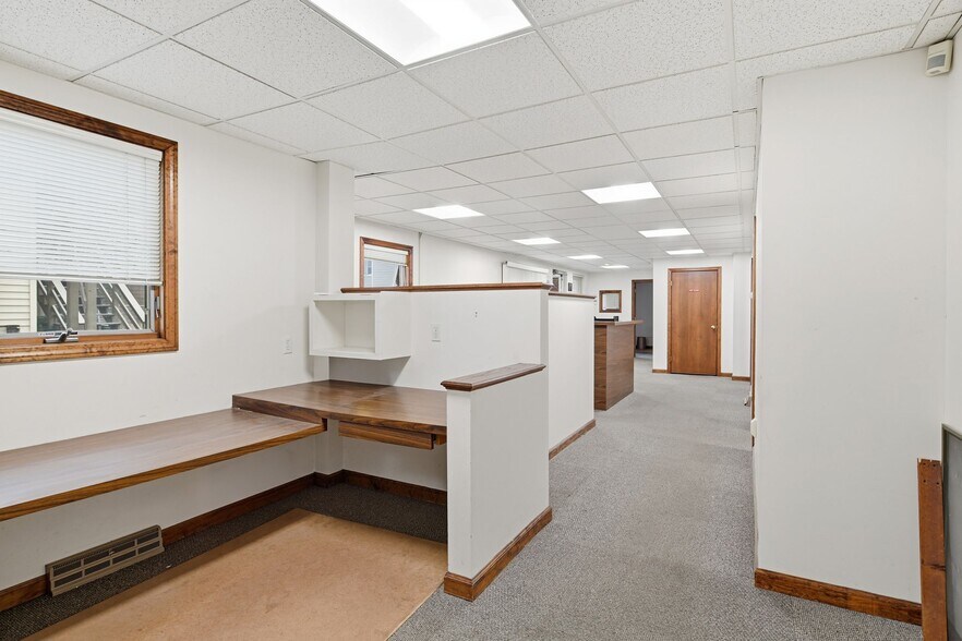 More Photos Of 641 Grattan St, Chicopee Office For Lease