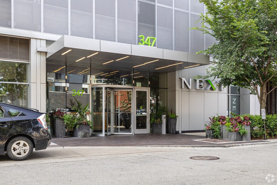 More Photos Of 347 W Chestnut St, Chicago Apartments For Lease