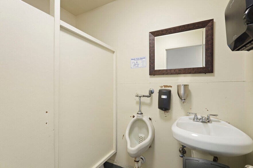 More Photos Of 14144 Market St, Walnut Grove Storefront For Sale