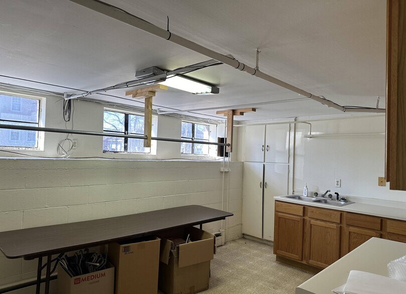 More Photos Of 1000 Hanson St, Murphysboro Office For Sale