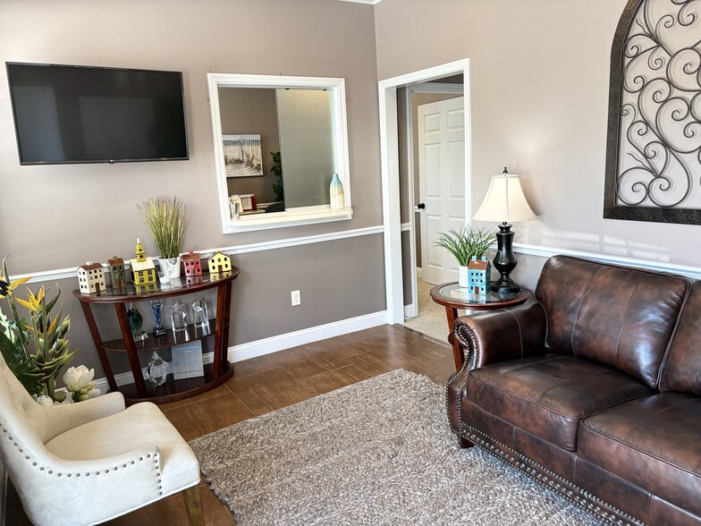 More Photos Of 4879 NW Palm Coast Pky, Palm Coast Medical For Lease