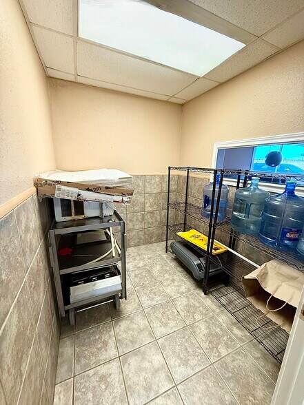 More Photos Of 903 15th St, Ozona General Retail For Sale